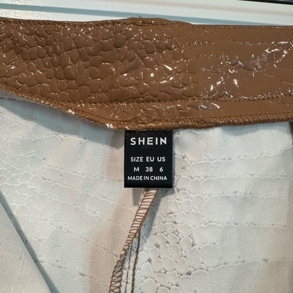 🔵 SHEIN Glossy Tan Faux Leather Croc-Embossed Pants Size Medium 6 - Picture 8 of 10